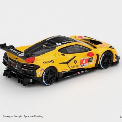 Miniatura de carro desportivo amarelo e preto com número 4 e texto Michelin e Dunlop
