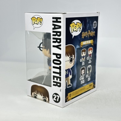Figura Funko Pop! Harry Potter em caixa branca e detalhe no verso