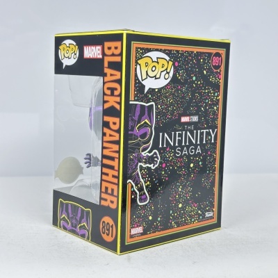 Caixa de figura colecionável POP! Marvel Black Panther número 891 com design colorido e janela transparente