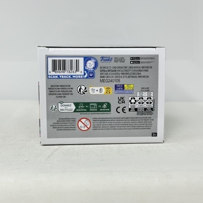 Caixa branca com texto e logótipo Funko, código de barras, símbolos de reciclagem e indicação de idade 3+
