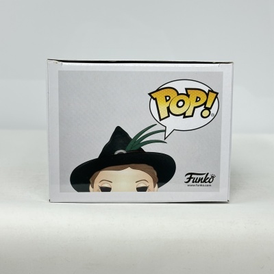 Caixa de Funko POP com figura de chapéu preto e texto POP!