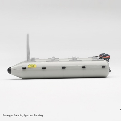 Miniatura de barco inflável cinza com motor e logo Camel Trophy