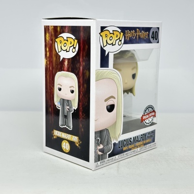 Figura Pop! de vinil de Lucius Malfoy segurando profecia na caixa