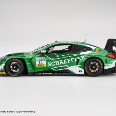 Modelo de carro de corrida verde com logotipo Schaeffler e número 11.