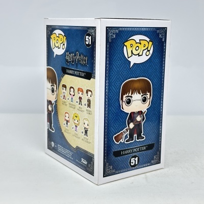 Funko Pop Harry Potter na caixa com fundo azul e número 51