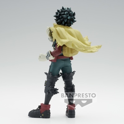 Figura de ação Banpresto de personagem com capa amarela e cabelo preto