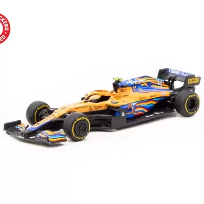 Miniatura carro de Fórmula 1 laranja com detalhes coloridos e pneus Pirelli