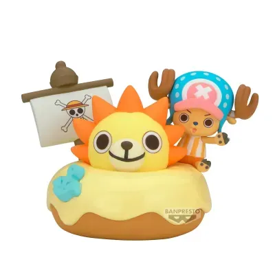 Figura de personagens de anime One Piece em borracha colorida com base creme e castanha.