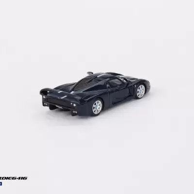 Miniatura de carro desportivo preto com detalhes prata e faixas tricolores