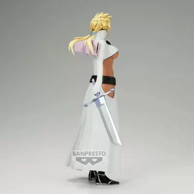 Figura colecionável personagem loira com vestido branco e espada prateada
