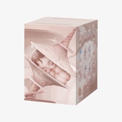 Embalagem rosa com figura decorativa de bebé adormecido com chapéu de cone