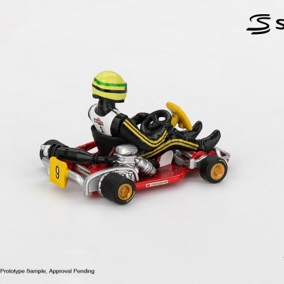 Miniatura de kart vermelho com piloto em fato preto e amarelo e capacete amarelo com riscas verdes