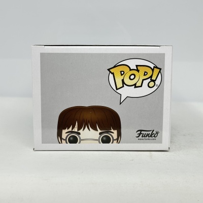 Caixa de Funko Pop com ilustração de personagem de cabelo castanho e óculos
