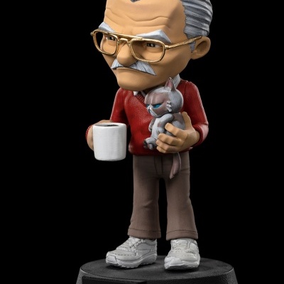 Figura colecionável de Stan Lee com gato e caneca