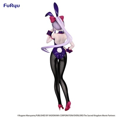 Figura colecionável personagem feminina com traje coelhinha roxo e meias pretas