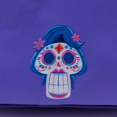 Adesivo de caveira decorativa com cabelo azul e flores cor-de-rosa