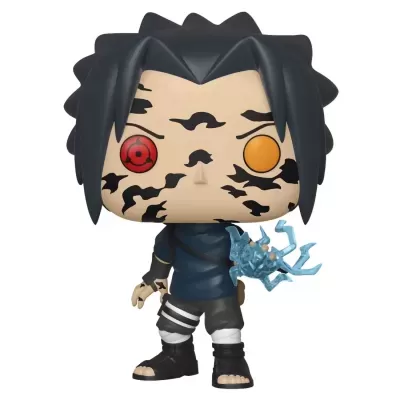 Boneco Funko Pop Sasuke Uchiha com olhos diferentes e figura azul na mão