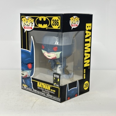 Figura de vinil Batman Red Rain Funko Pop! em caixa preta e amarela