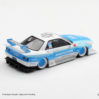 Miniatura de carro desportivo AMOCULTURE LIBERTY WALK azul e branco em fundo branco