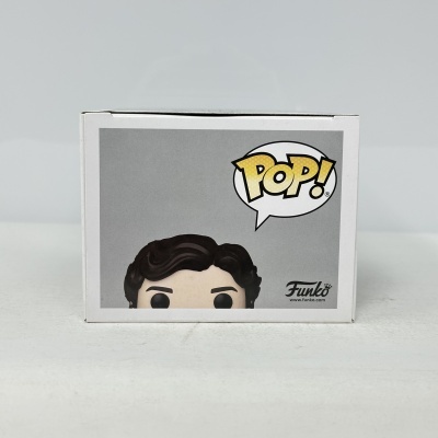 Funko Pop caixa com topo da figura e texto POP e Funko