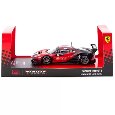 Miniatura de Ferrari 488 GT3 Macau GT Cup 2022 em embalagem preta e vermelha.