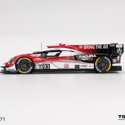 Miniatura de carro de corrida Acura nas cores vermelho, branco e preto com patrocínios visíveis