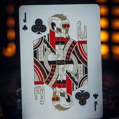 Carta J de paus com design futurista colorido