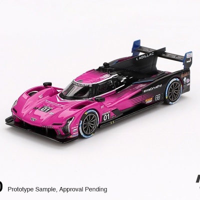 Miniatura de carro de corrida vermelho e preto, número 01, fundo branco