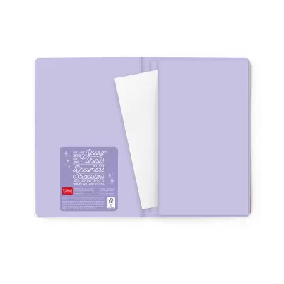 Caderno aberto com interior lilás e bolso interno