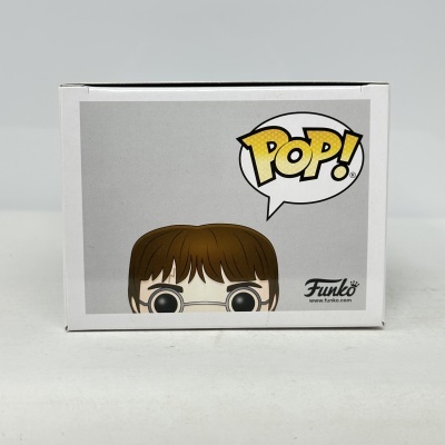 Caixa Funko Pop com figura de cabelo castanho e óculos