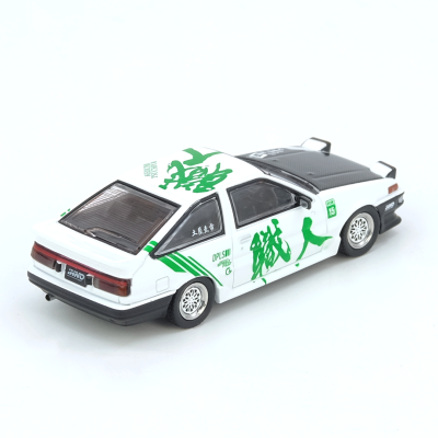Miniatura de carro desportivo branco com detalhes em verde e preto e caracteres japoneses verdes
