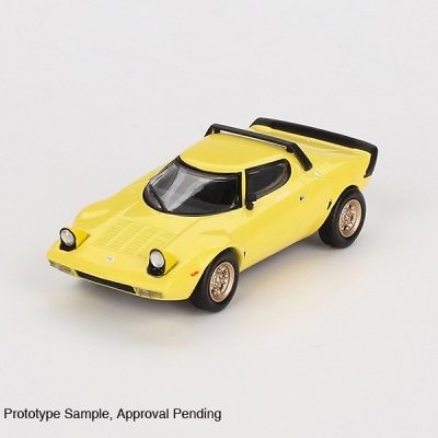 Miniatura de carro desportivo amarelo com jantes douradas e spoilers pretos