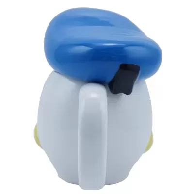 Caneca branca com alça e tampa azul de chapéu