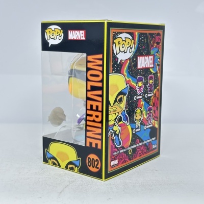 Caixa de Funko Pop! Marvel Wolverine número 802 com janela transparente e design colorido