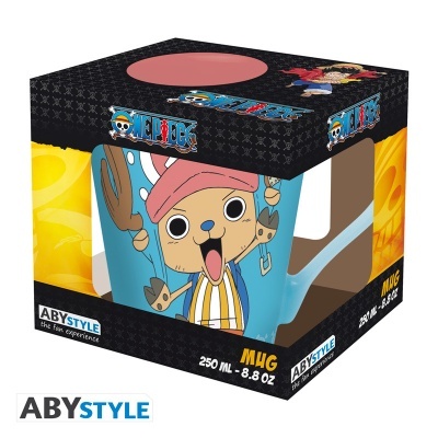 Caneca azul com personagem de anime Tony Tony Chopper na caixa preta One Piece