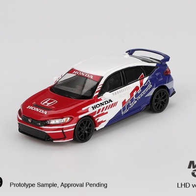 Modelo de carro de corrida Honda vermelho, branco e azul sobre fundo branco