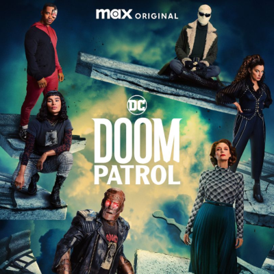 Poster da série DOOM PATROL com cinco personagens em roupas variadas sobre estruturas de pedra