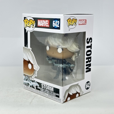 Figura Funko Pop! Marvel Storm na caixa branca com janela transparente