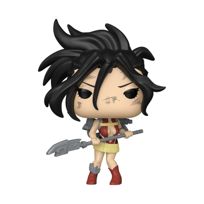 Figura Funko Pop com cabelo preto, traje vermelho e amarelo, botas vermelhas, segurando lança cinzenta