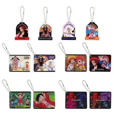 Set de carteiras com chaveiros tema One Piece com imagens coloridas de personagens e nomes