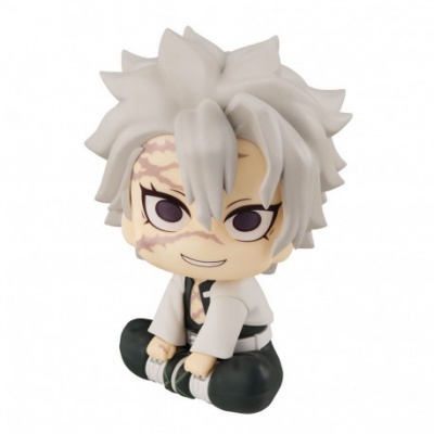 Figura de vinil estilizada com cabelo cinzento e cicatrizes faciais