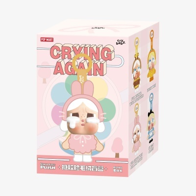 Caixa rosa de blind box com boneco colecionável chorando e textos em inglês e chinês