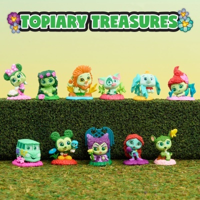 Miniaturas coloridas de personagens animadas sobre relva e arbusto com texto TOPIARY TREASURES ao fundo