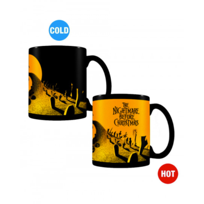 Canecas com design que muda de preto para amarelo com texto THE NIGHTMARE BEFORE CHRISTMAS ao aquecer