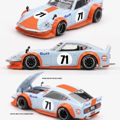 Miniatura de carro de corrida Nissan Fairlady Z azul claro com faixas laranjas e número 71