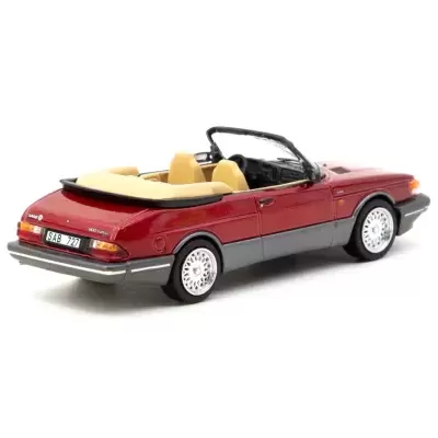 Miniatura de carro descapotável SAAB 900 vermelho com interior bege
