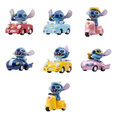 Figuras colecionáveis de Stitch em carros e scooters coloridos