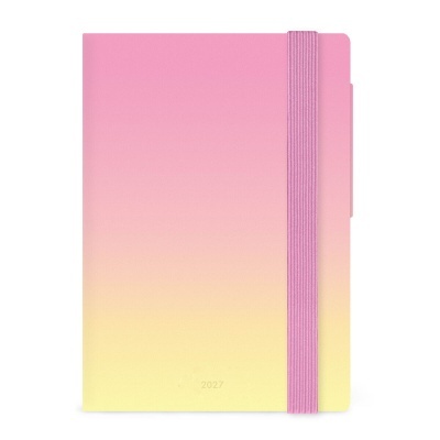 Agendário com capa rosa e amarela com fecho elástico rosa e ano 2027 impresso.