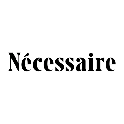 Texto Nécessaire em fonte elegante preta sobre fundo branco