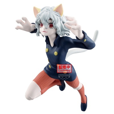 Figura de ação de personagem com orelhas e cauda de gato, vestindo roupa azul escura e calções cor tijolo
